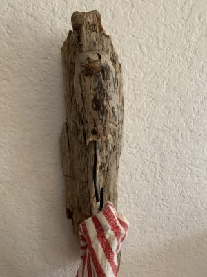 Patère en bois flotté et un crochet pour la cuisine
