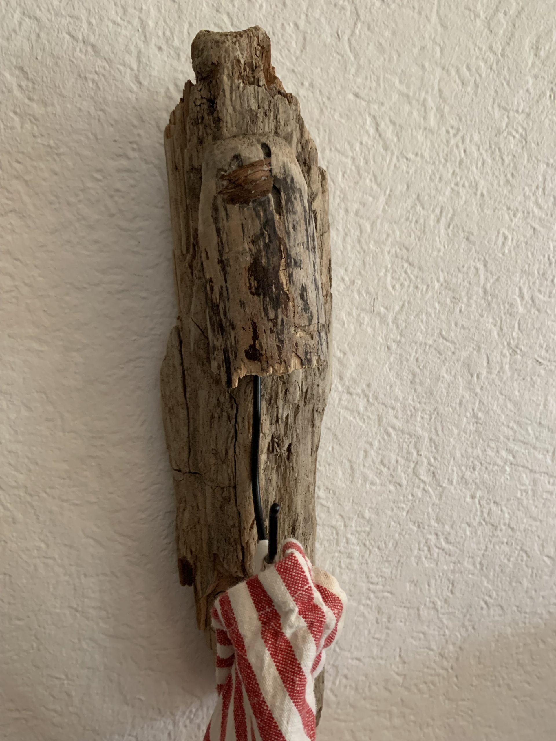Patère en bois flotté et un crochet pour la cuisine