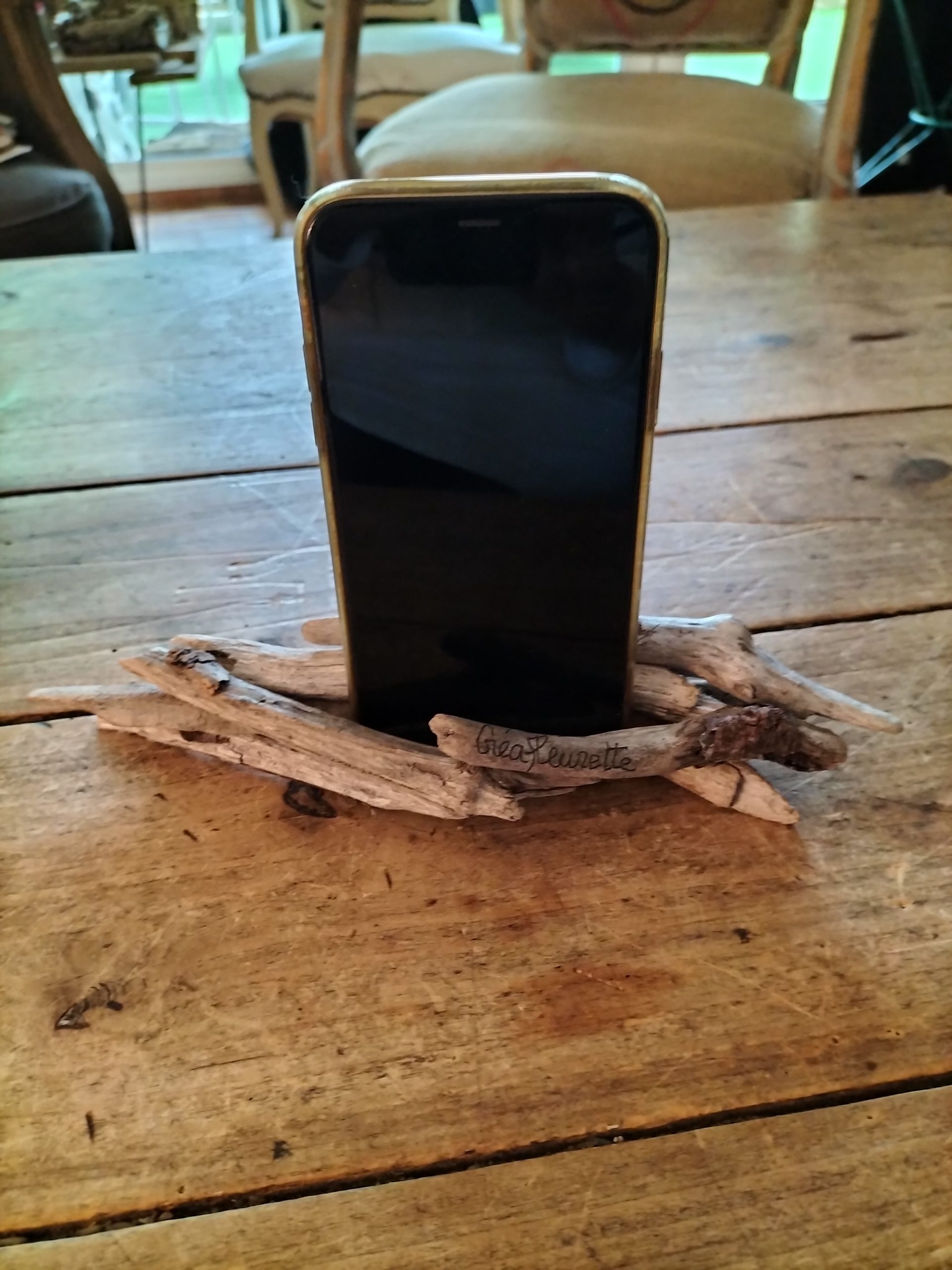 Support en bois flotté pour smarphone