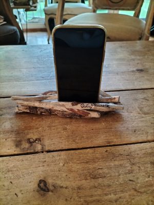 Support en bois flotté pour smartphone