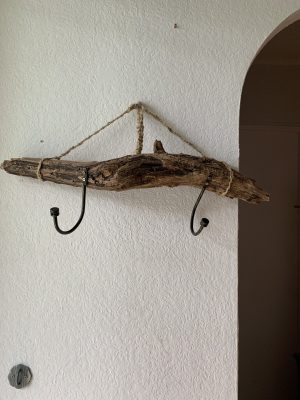 Patère en bois flotté et deux crochets