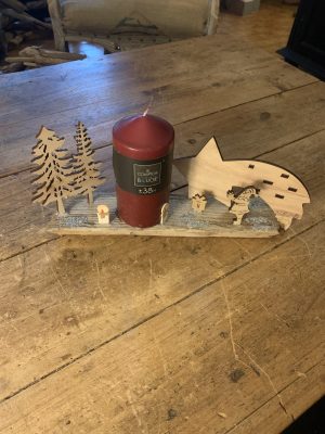 Décoration de Noël en bois flotté et bougie
