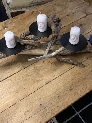 Bougeoir en bois flotté et 4 bougies blanches pour table de Noël