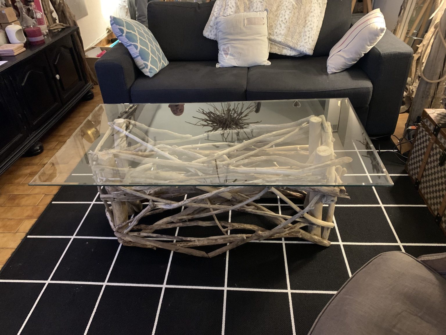 Table basse en bois flotté et plateau de verre - Créateurs d'Occitanie