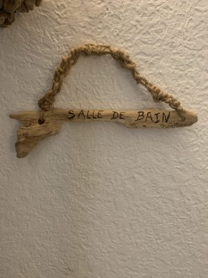 Plaque de porte en bois flotté pour salle de bain