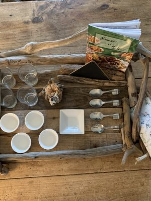 Plateau apéro en bois flotté et ses accessoires pour 4 personnes