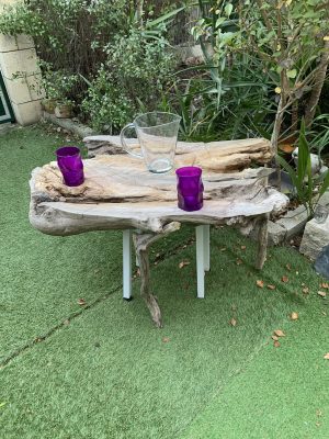 Table basse en bois flotté et 4 pieds en métal blanc
