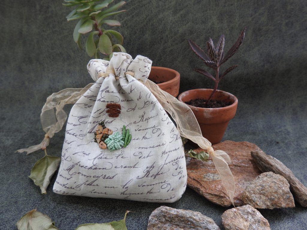 Atelier Jardin Brodé pochon brodé