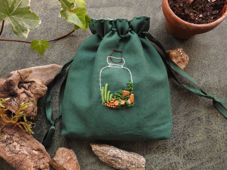 Atelier Jardin Brodé pochon vert brode