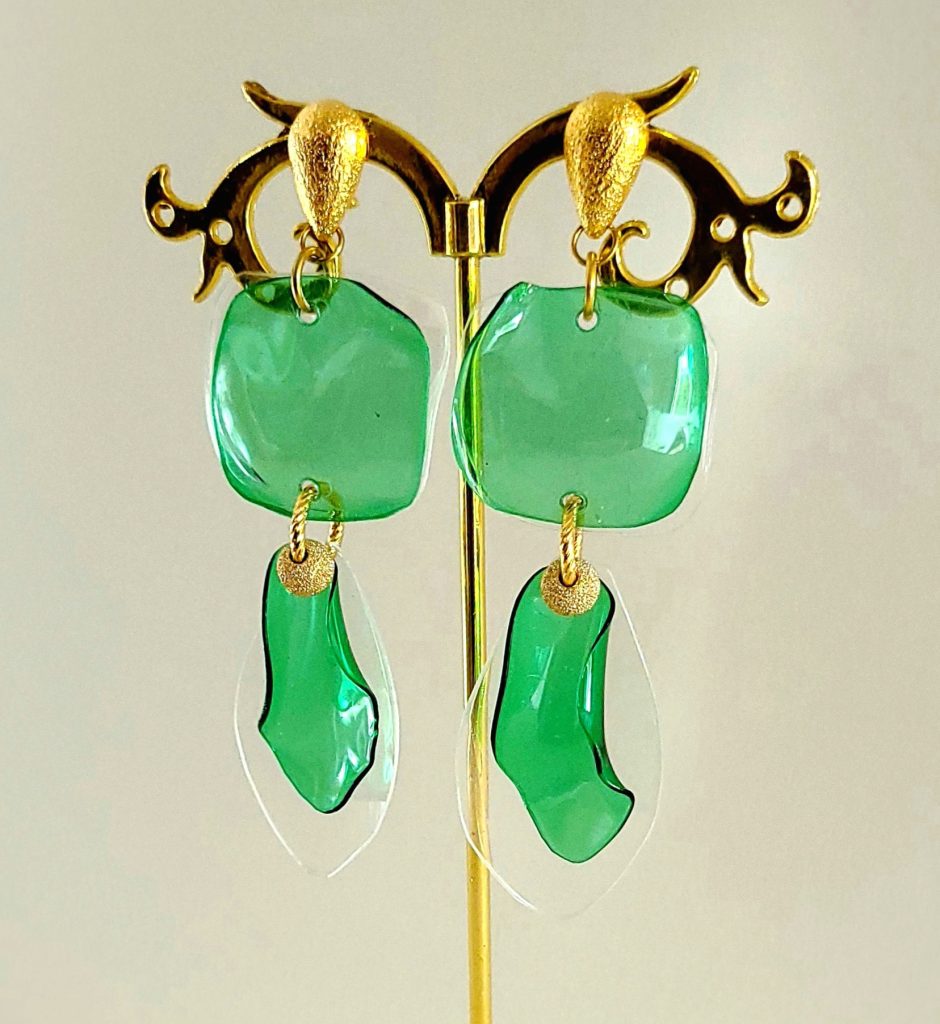 Virginie de Haldat Créations boucles d'oreilles plastique upcyclé