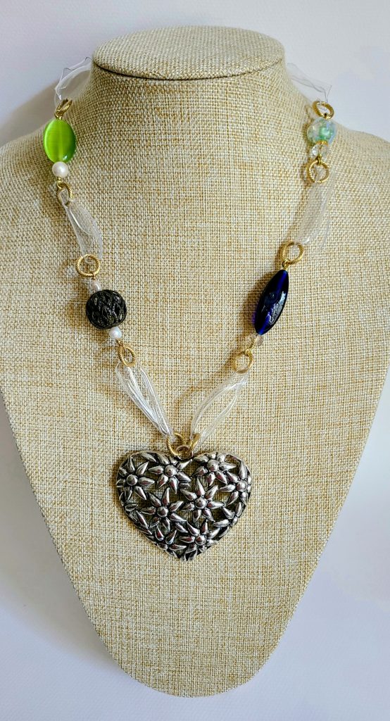 Virginie de Haldat Créations collier plastique artisanal