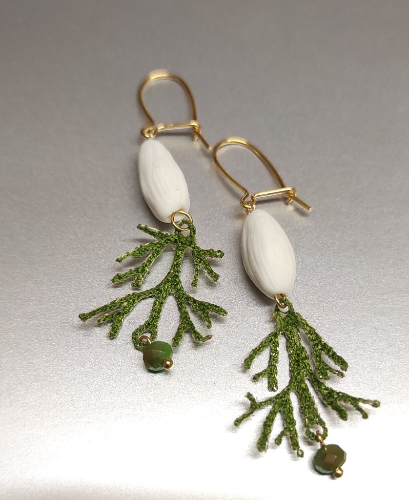 Zoïd boucles d'oreilles céramique et algues