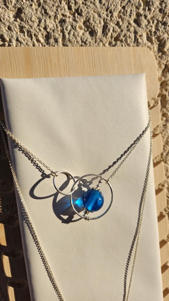 Verre l'au-delà pendentif en verre bleu